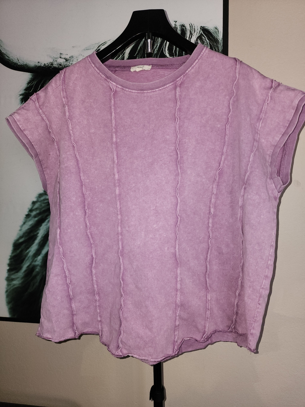 easel Lavender Short Sleeve Raw-Edge Tee
